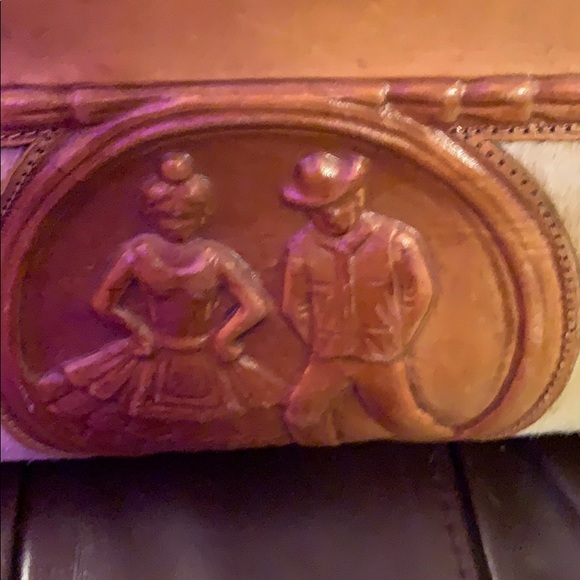 Handmade cowhide shoulder bag - Picture 3 of 8